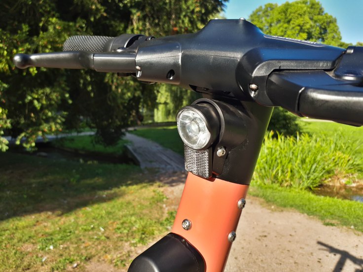 Lenker des Voi E-Scooters