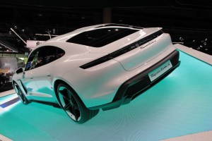 Porsche Taycan Turbo S auf der IAA 2019